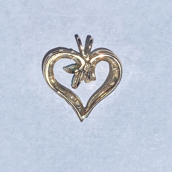 10KT diamond 💎 and emerald heart - Picture 8 of 17